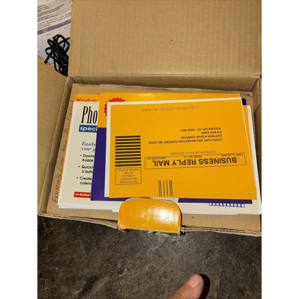 VTG KODAK DS DC20 DIGITAL CAMERA With Box, Cords, Paperwork, And Disc
